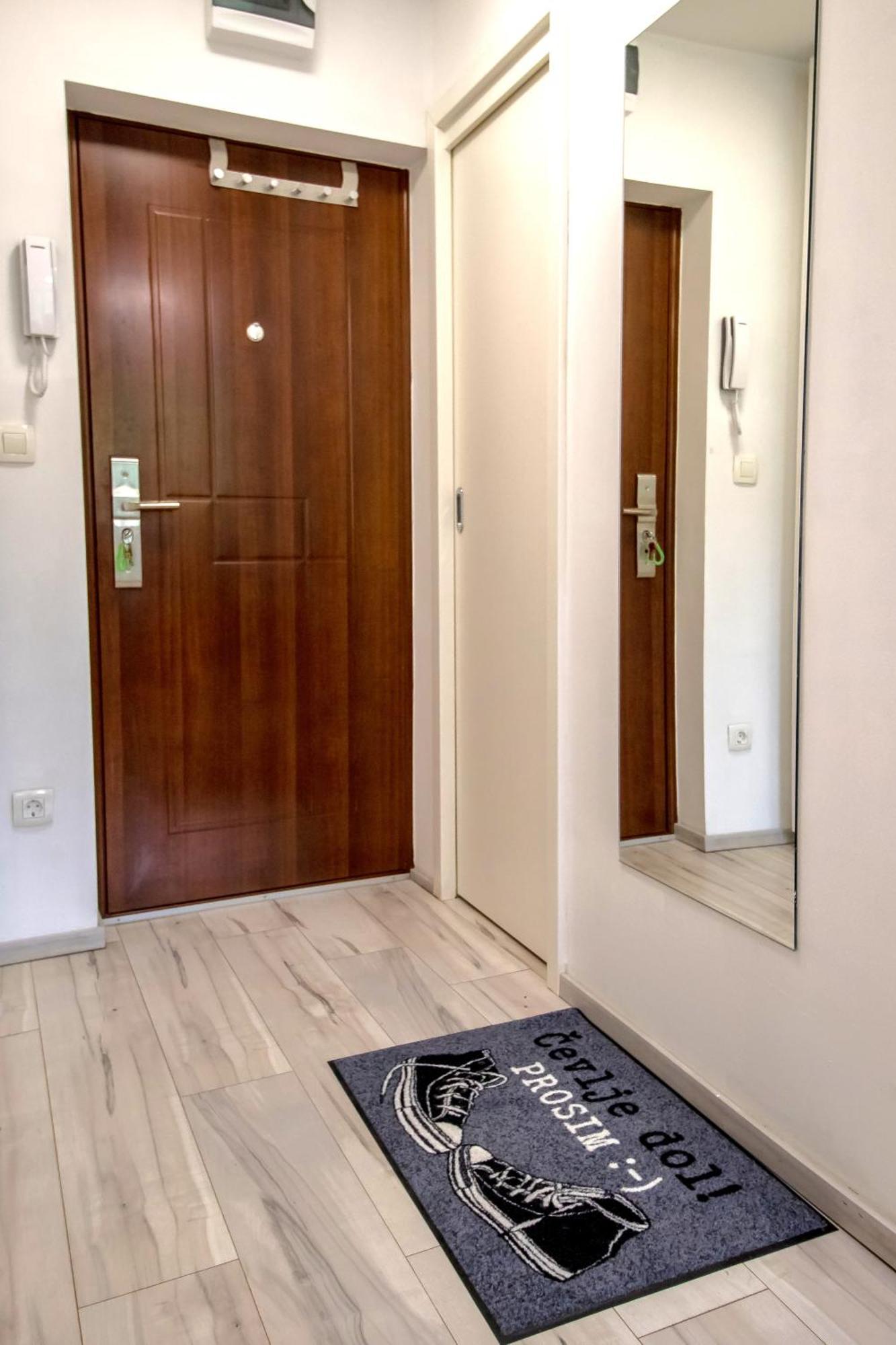 Apartment Studio My Residence In The City Center Ljubljana Extérieur photo